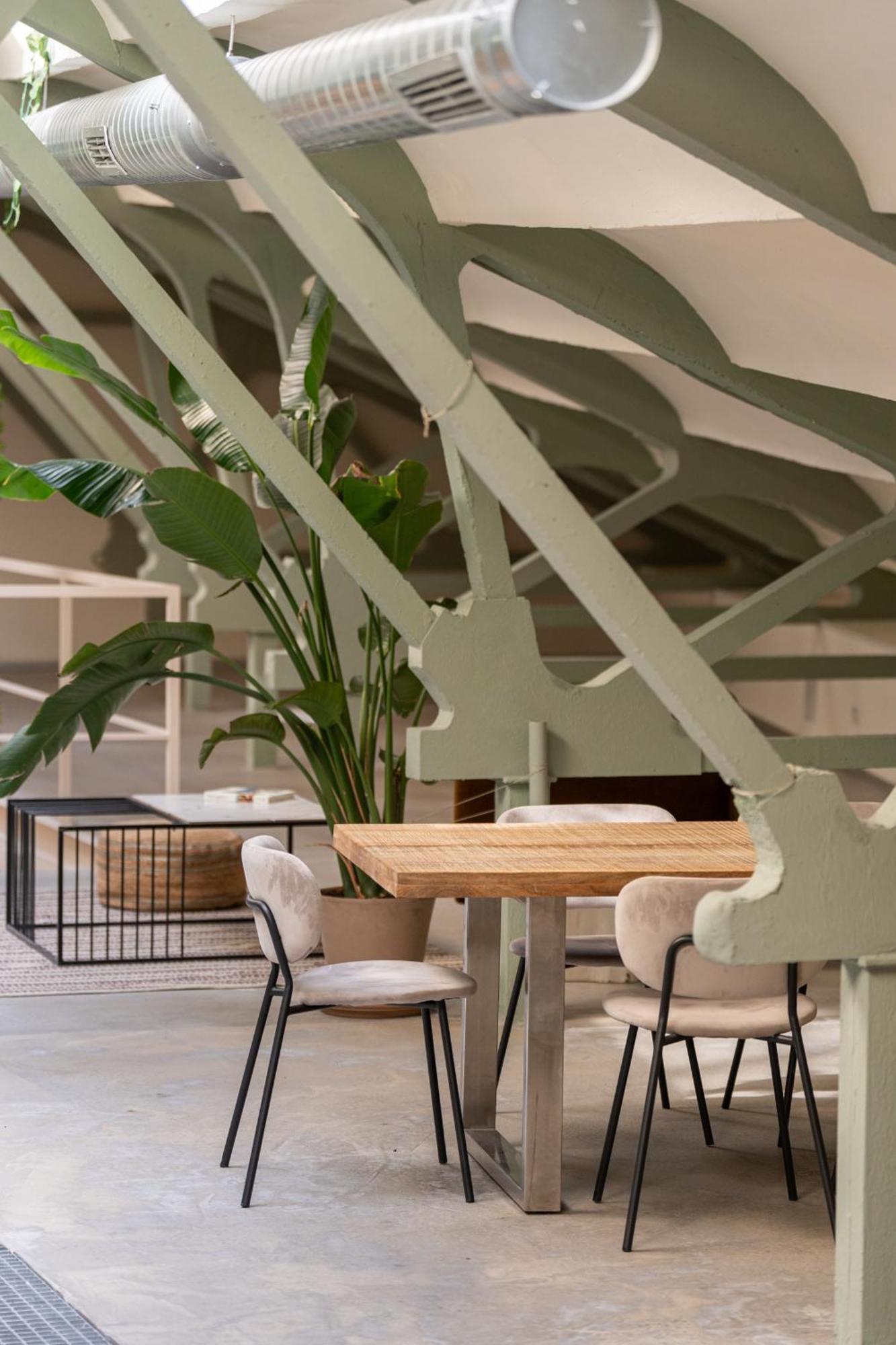 Ola Living Hostal Tetuan Madrid Exterior foto